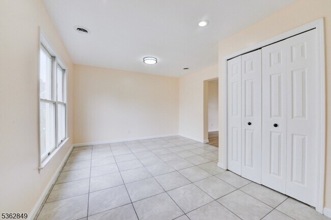 Building Photo - 145 S Arlington Ave