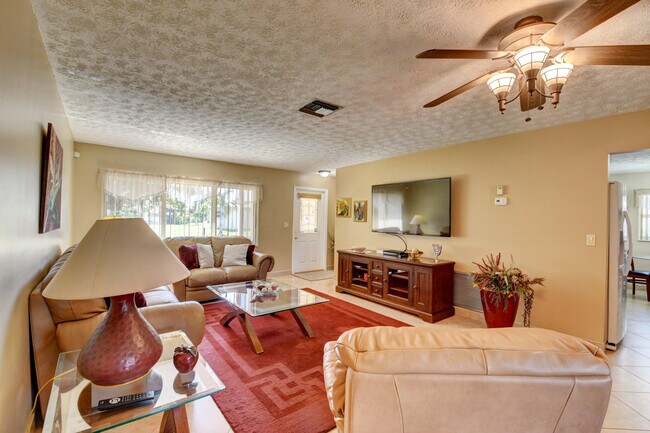 Building Photo - 14425 Amapola Way