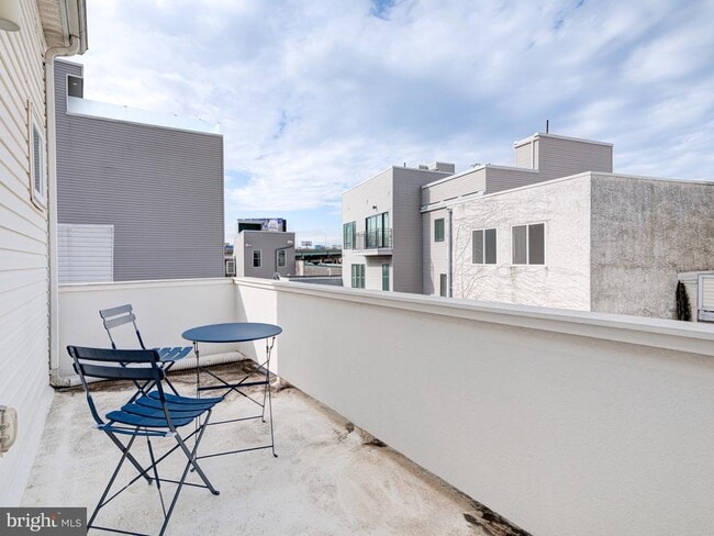 Building Photo - 1118 Dunton St