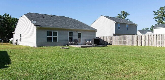 Building Photo - *** November Promotion -- Sign lease by No...