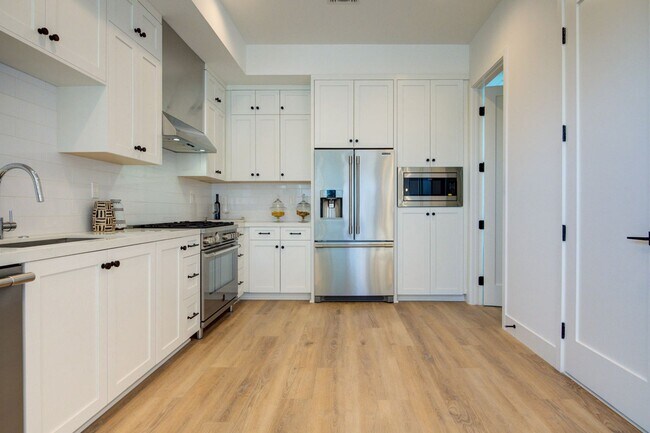 Building Photo - Fantastic 2 Story Farm House style Home with 4 Bedrooms and 3 Baths in Mid City area