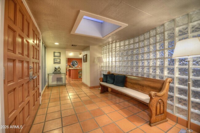 Building Photo - 1523 W Vista Ave