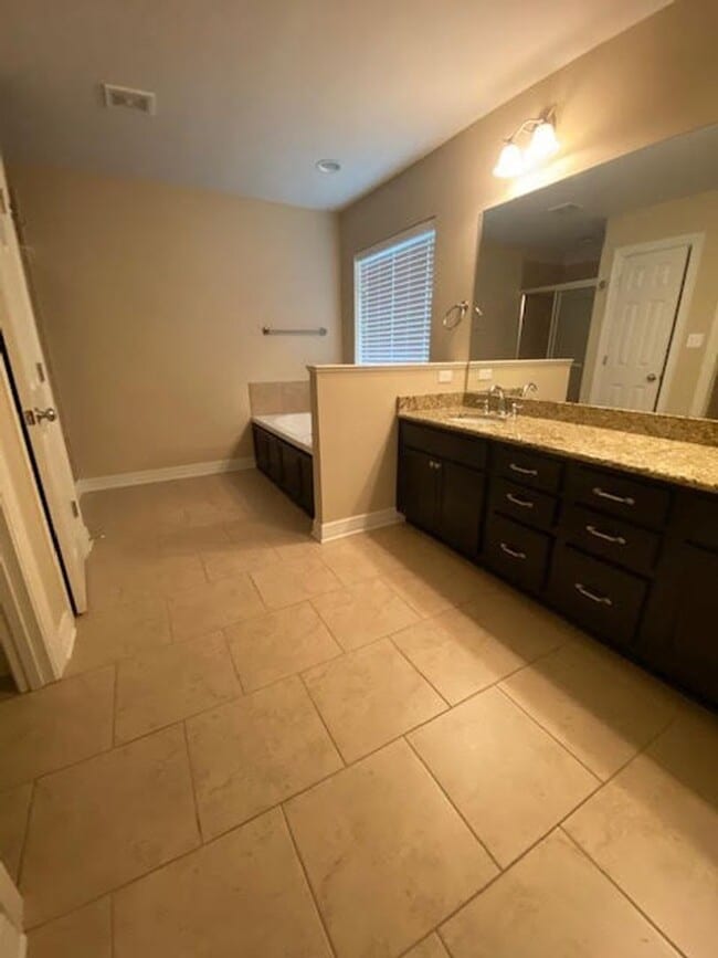 Building Photo - ****LEGACY***