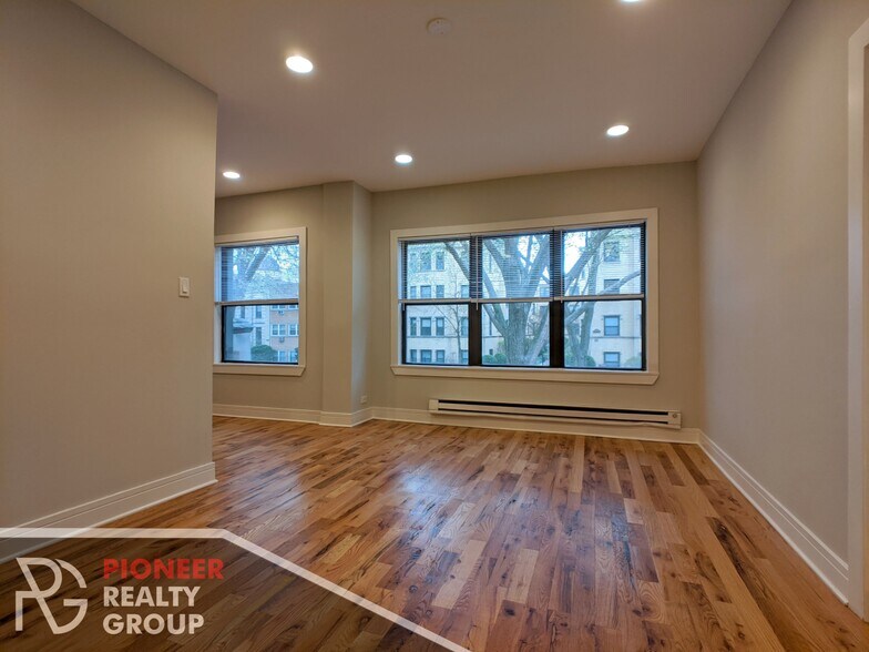 Building Photo - 4616 N Paulina St