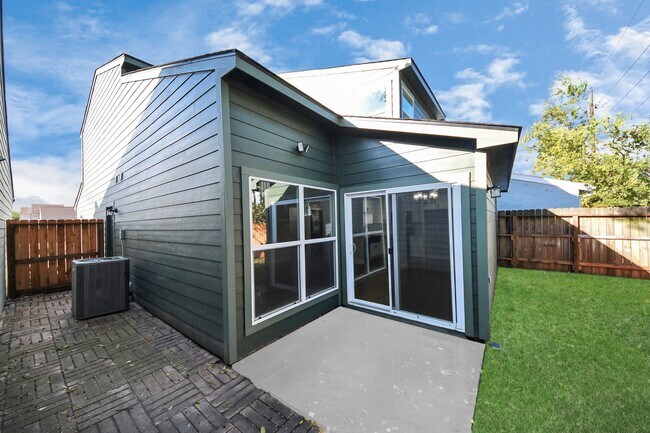 Building Photo - 10250 Bridgeland Ln