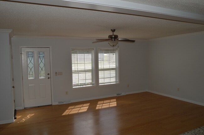 Building Photo - 118 Grain Dr