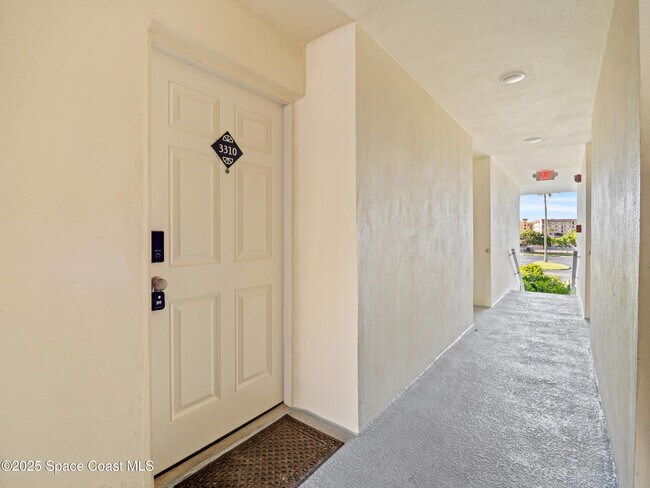 Building Photo - 8600 Ridgewood Ave