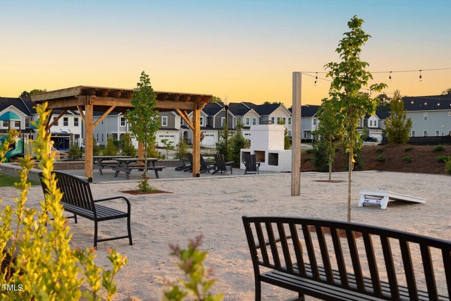 Building Photo - 163 Siebold St