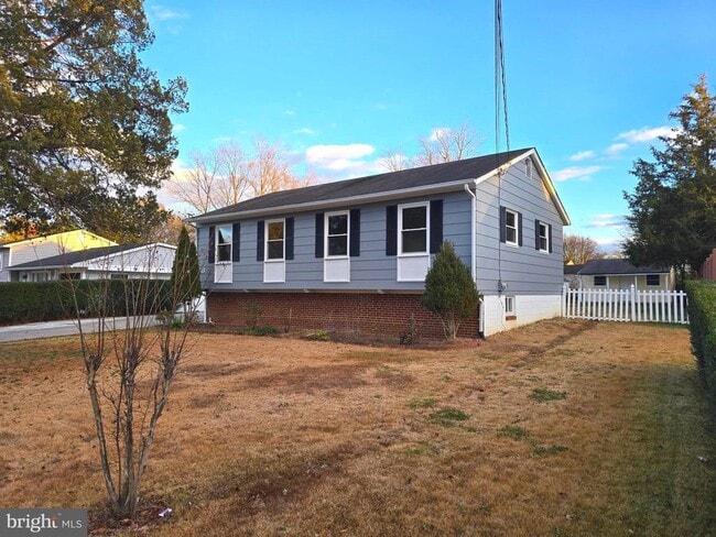 Building Photo - 4813 Lawrence St