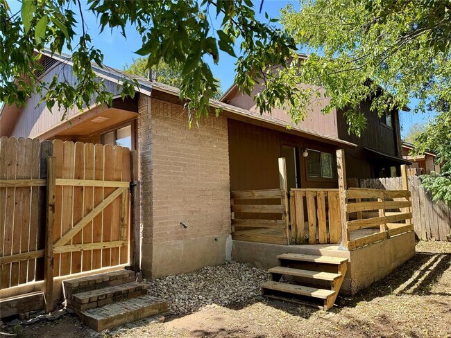 Building Photo - 904 Milford Way