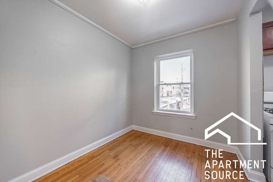 Building Photo - 2007 W Jarvis Ave