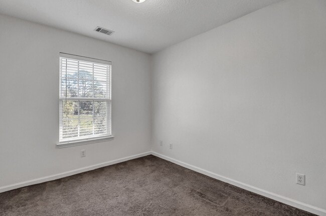 Building Photo - 324 Laurel Oak Ln