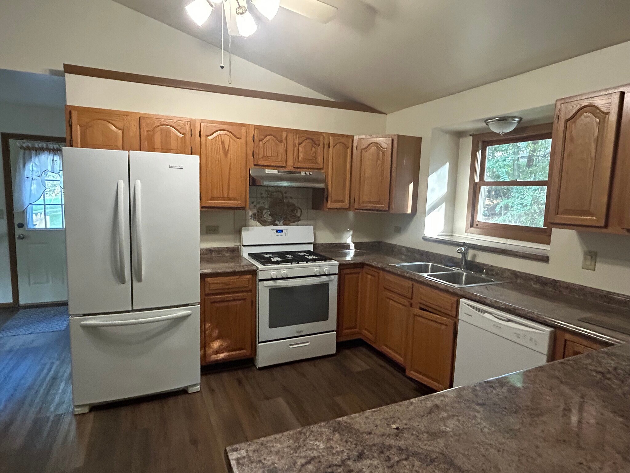 Building Photo - 38910 N Kenmore Rd