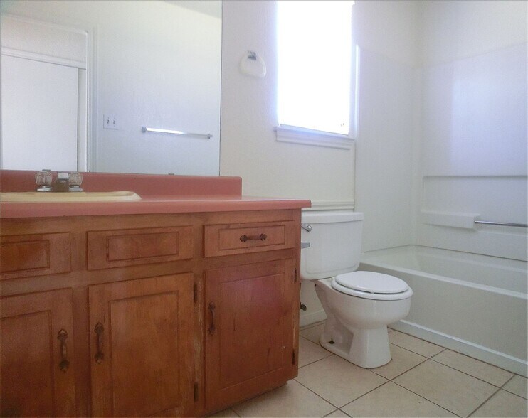 Building Photo - 302 Sorrell Dr