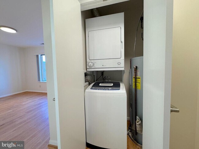 Building Photo - 1020 N Stafford St