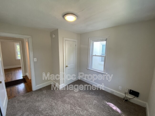 Building Photo - 604 Maury St