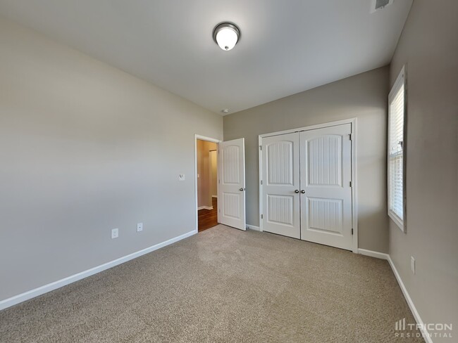 Building Photo - 122 Carissa Dr