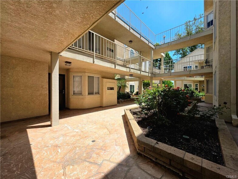 Building Photo - 3845 Farquhar Ave