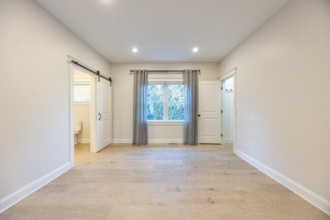 Building Photo - 15 Warren St