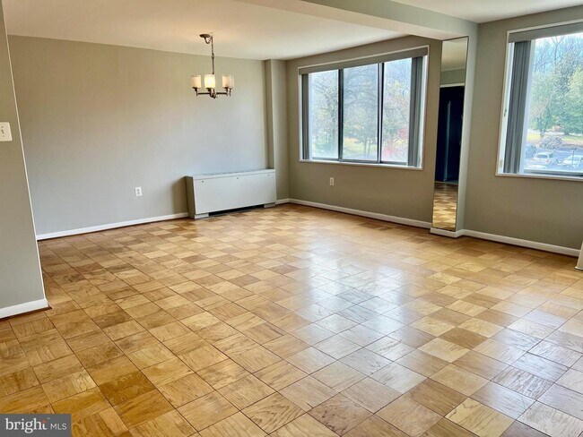 Building Photo - 10201 Grosvenor Pl