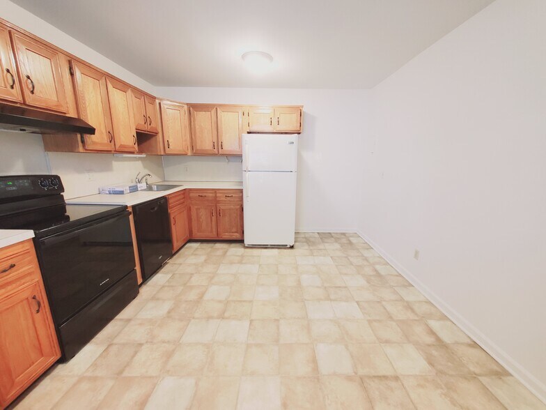 Building Photo - 55 Glenbrook Rd