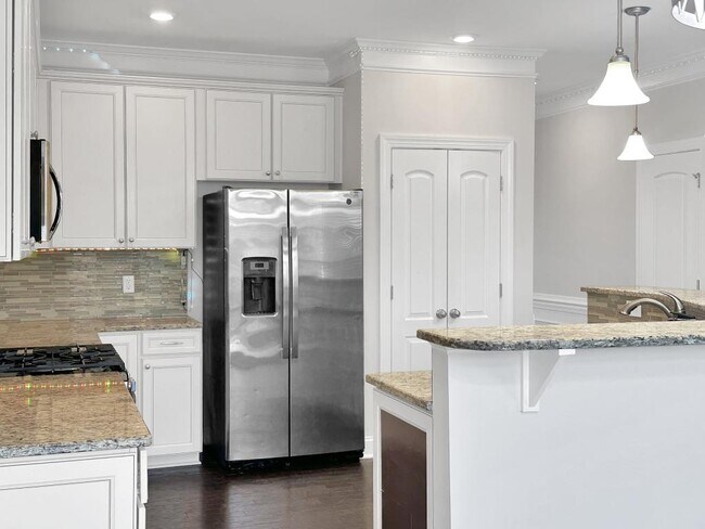 Building Photo - 1102 Dartmouth Dr