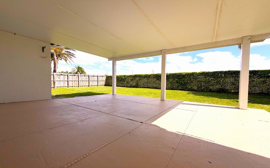 Building Photo - 15840 SW 152nd Ct