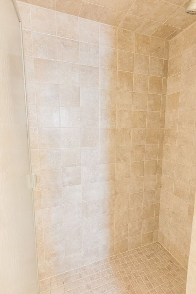 Building Photo - Charming 3 Bedroom 2 Bathroom - Spacious & Fenced Backyard