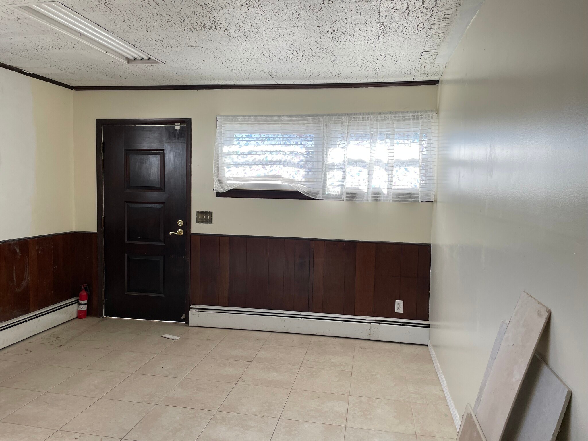 Bedroom - 319 E 1st Ave