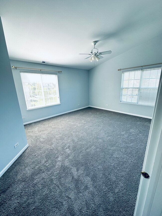 Building Photo - 2371 Lundquist Dr