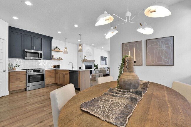 Building Photo - Modern Comfort & Rustic Charm in Prime Boi...