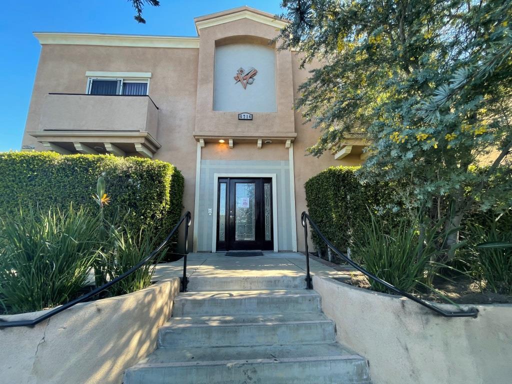 Building Photo - 6714 Balboa Blvd