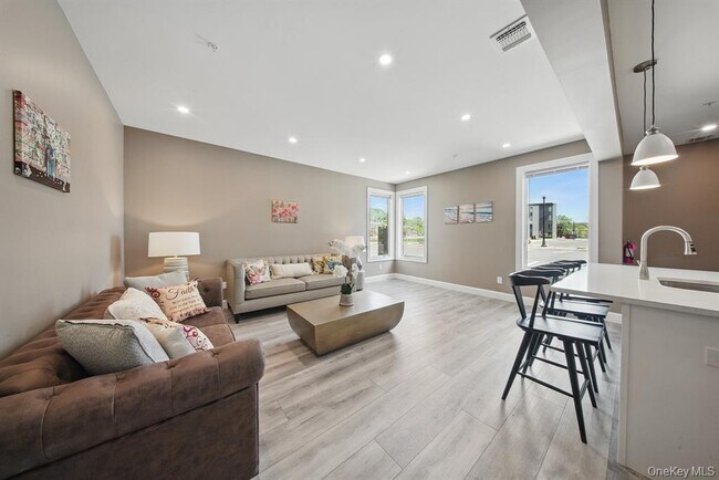 Building Photo - 7 Giada Ln