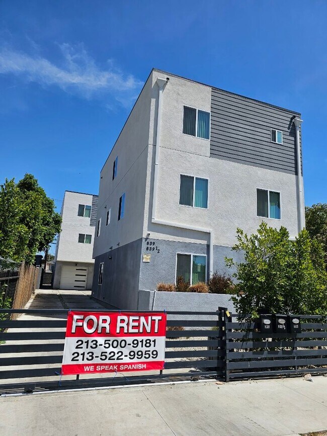 Building Photo - 32(839)