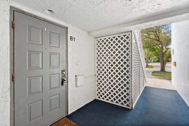 Building Photo - 2518 SE Anchorage Cove