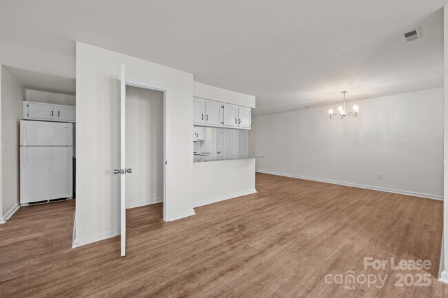 Building Photo - 6203 Rosecroft Dr