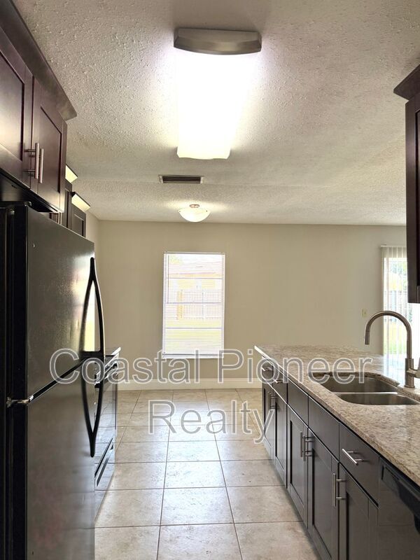 Building Photo - 606 Sandy Creek Dr