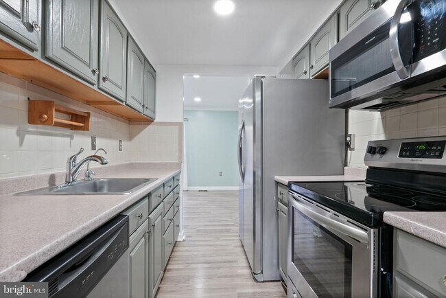 Building Photo - 6446 Shannon Station Ct