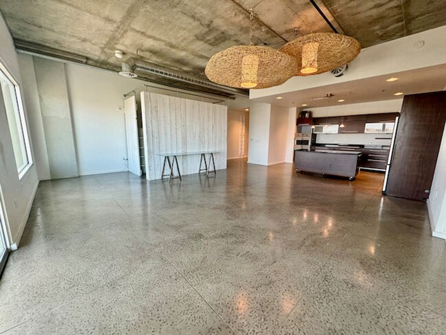 Building Photo - Gorgeous downtown loft at SoHo!