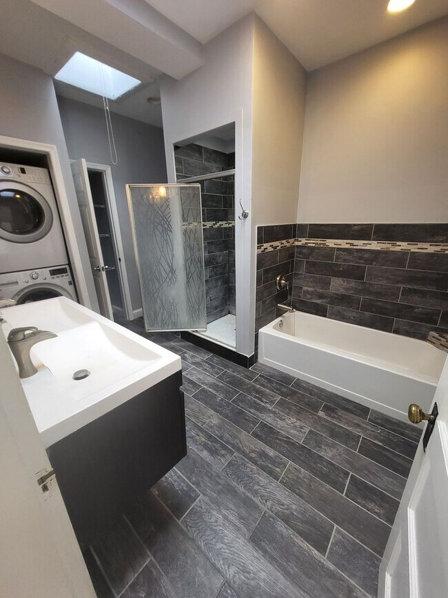 Building Photo - 2619 St Paul St