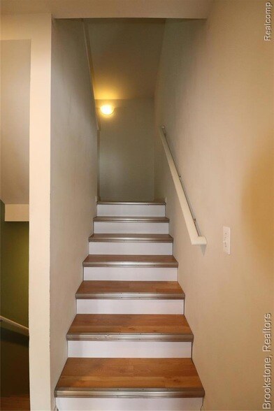 Building Photo - 2096 Cloverly Ln