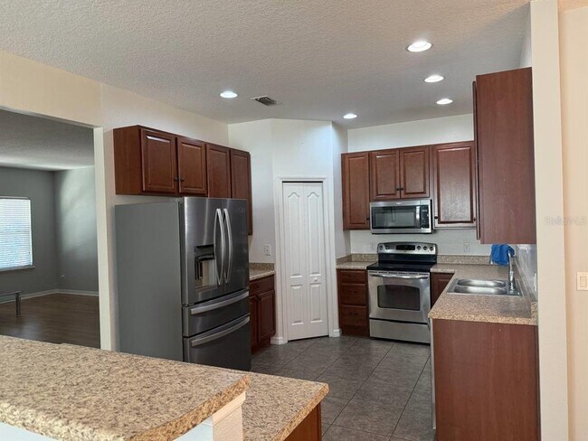 Building Photo - 620 del Pilar Dr