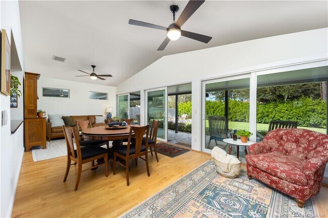 Building Photo - 533 SE Ocean Spray Terrace
