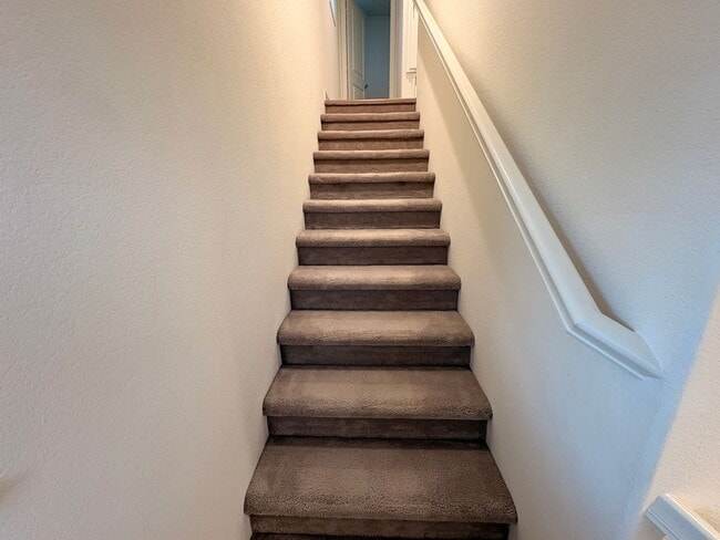 Building Photo - 2 Bed, 2.5 Bath in Anaheim!