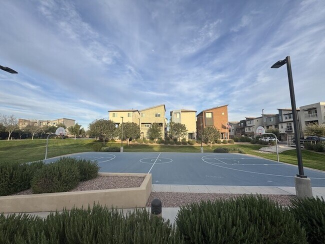 Building Photo - Chandler Luxury Townhome