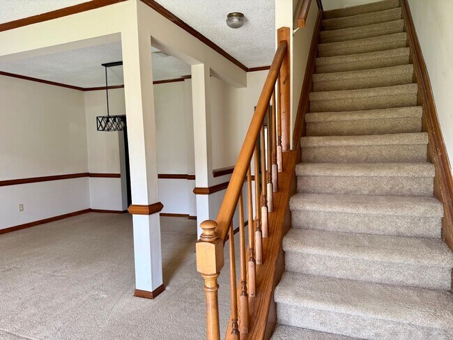 Building Photo - Stunning 3-bedroom Townhome in Heart of Vi...