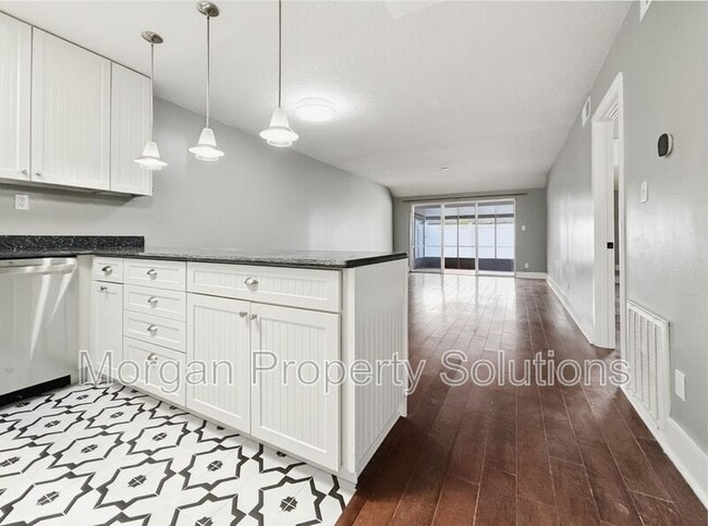 Building Photo - 892 Claydon Way