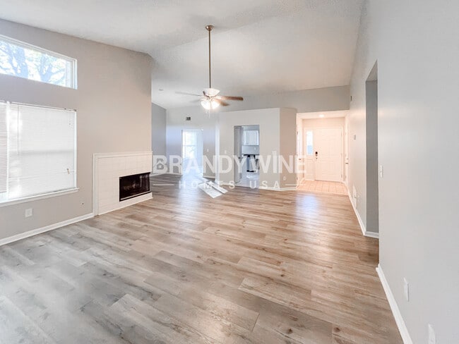 Building Photo - 4400 Westchester Ct