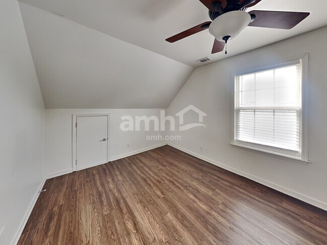 Building Photo - 524 Ryan Ave