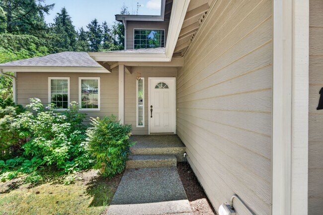 Building Photo - A Private Sanctuary with Perfect Proximity